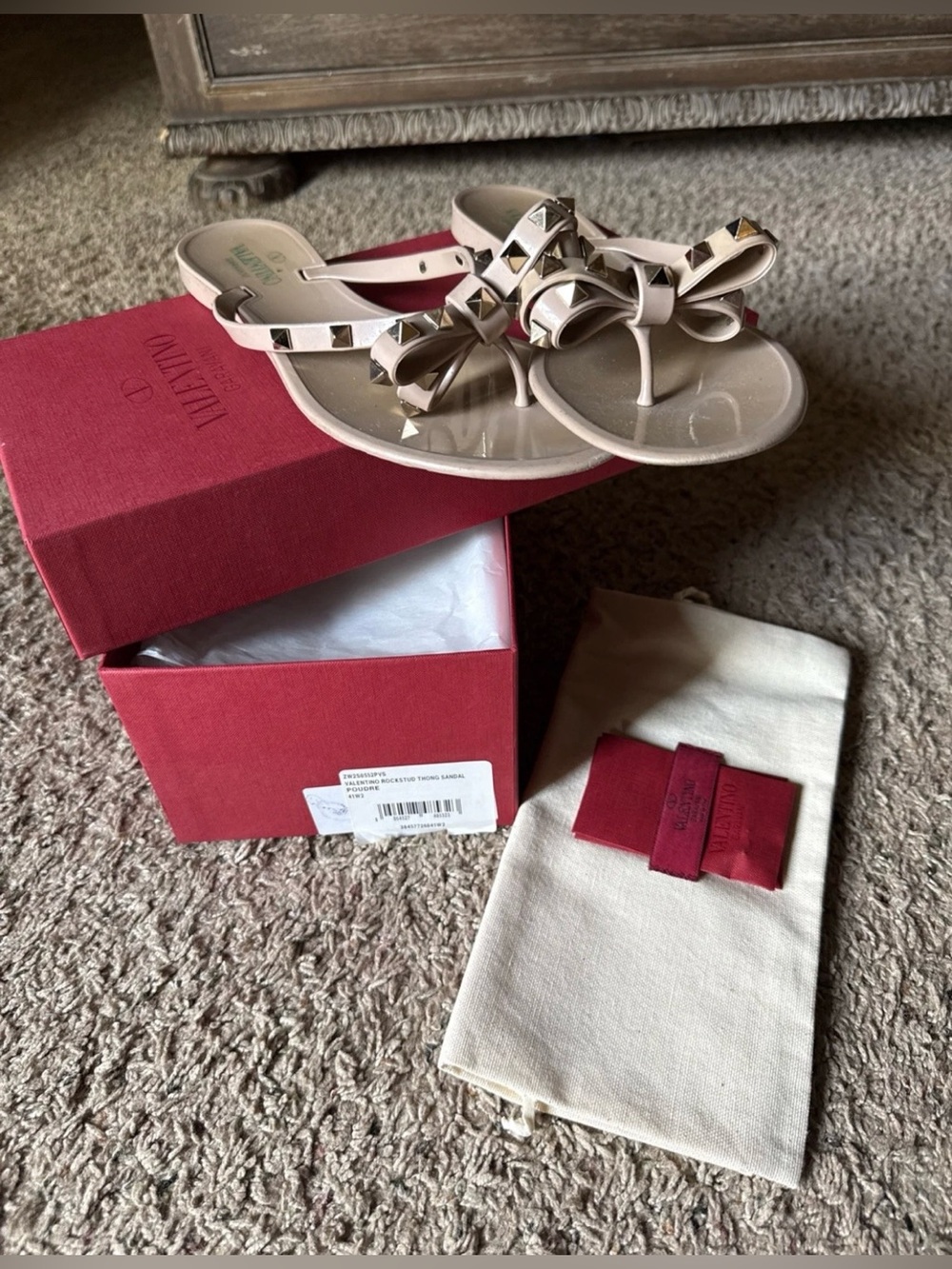 Valentino Rockstud Bow Beige
ThongSandals Women Sz 11 US/41 With Box & Xtra Pcs